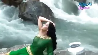 Garota de biquíni fi ...
