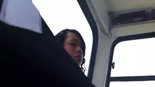 Cara preto com uma f ...