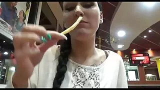 A jovem vídeo pornô  ...